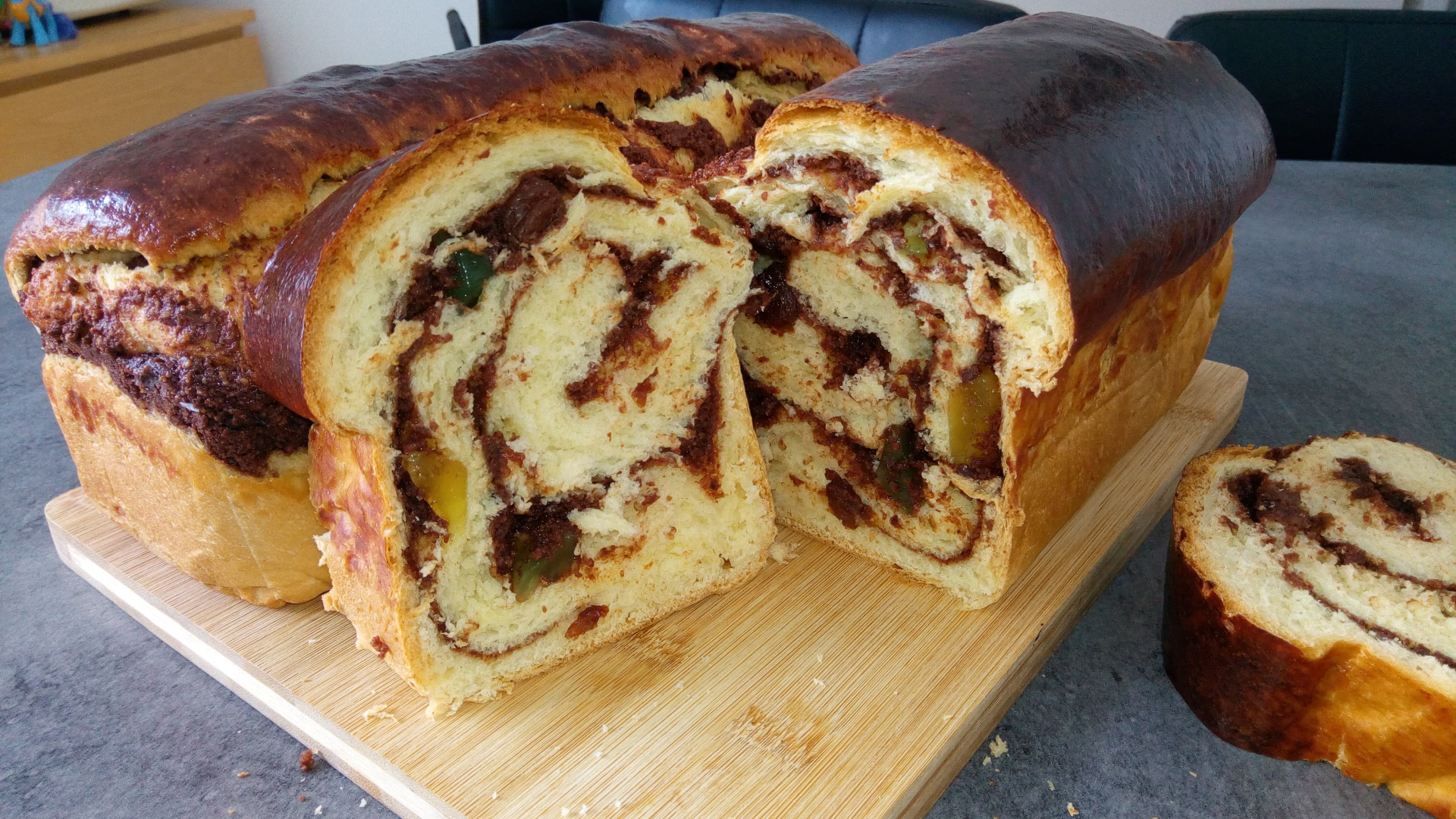 Cozonac cu aluat oparit. Ramane moale si pufos mai multe zile