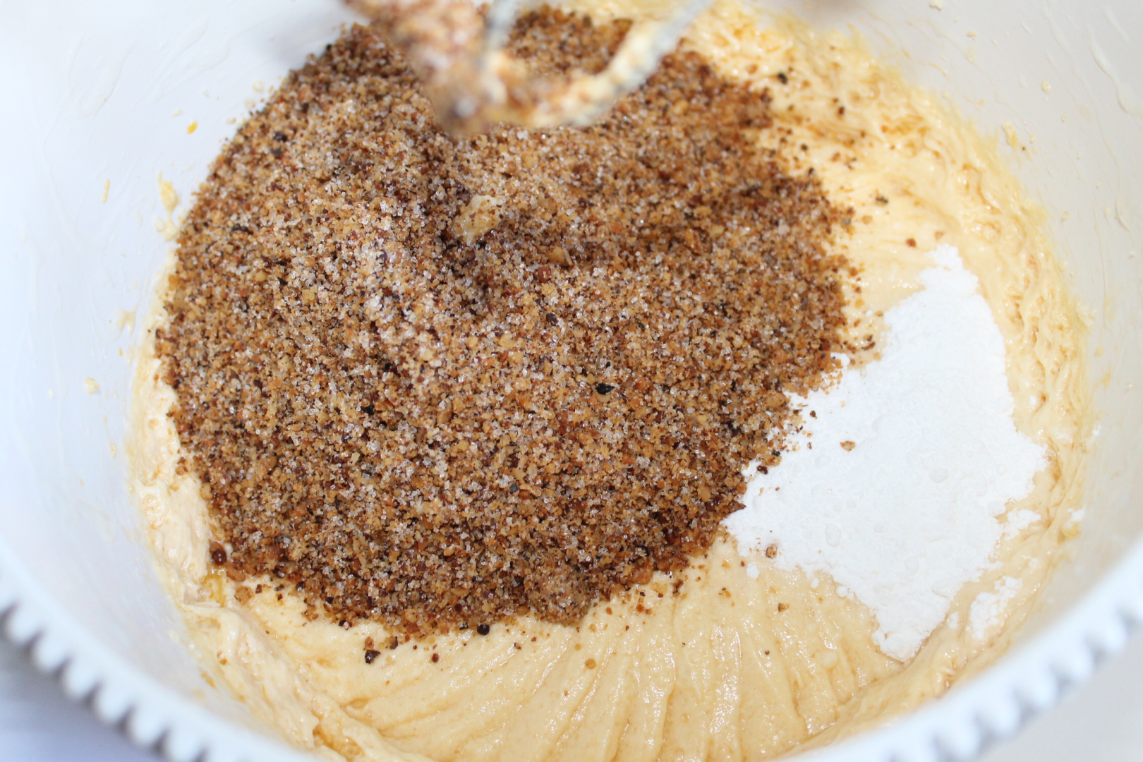 Tort de zapada, cu nuca si crema de cafea