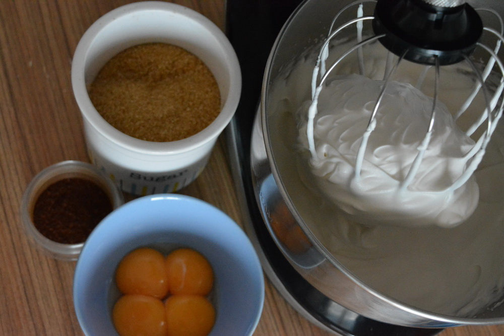 Tort cu cafea si ciocolata