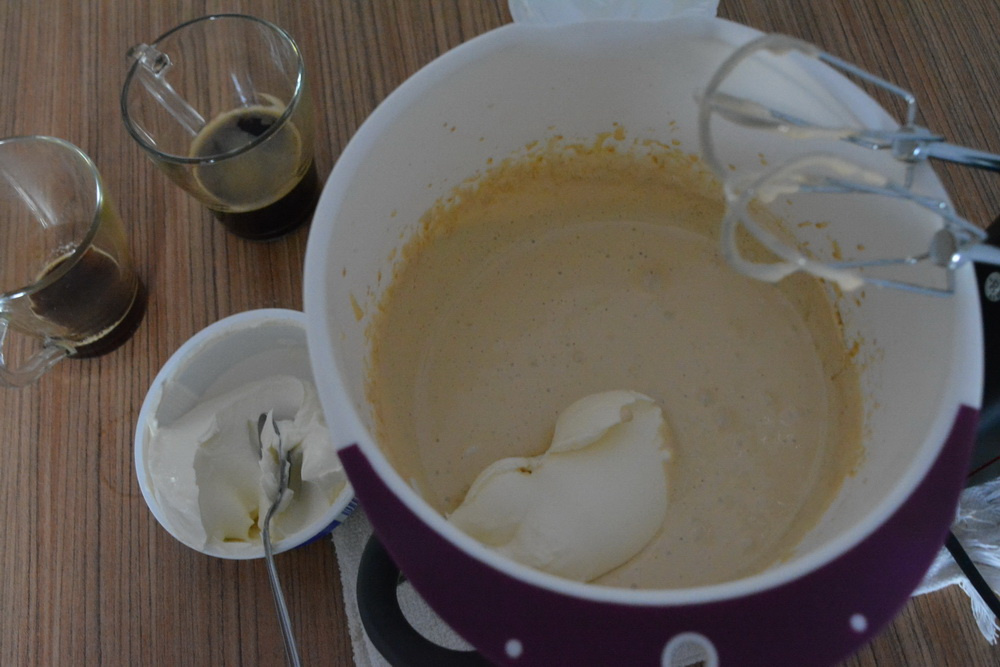 Tort cu cafea si ciocolata