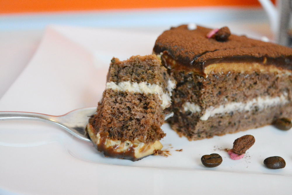 Tort cu cafea si ciocolata