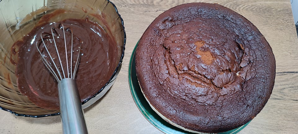 Tort cu cafea, ciocolata si amarene