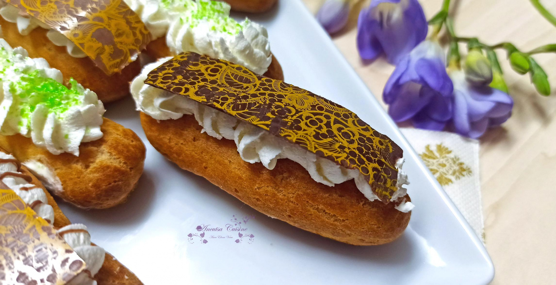 Eclere cu lamaie, ciocolata si cafea