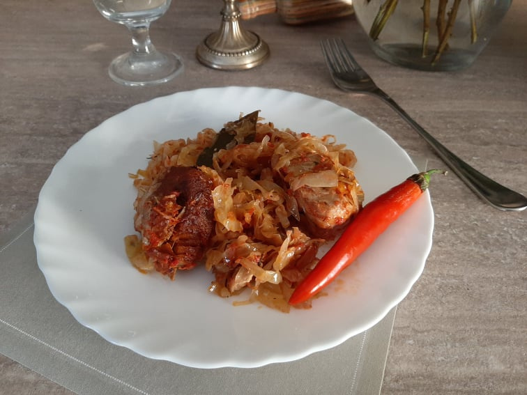 Varza calita cu carne de porc