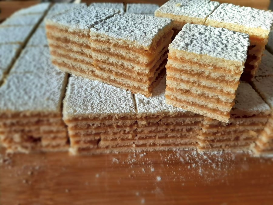 Prajitura cu foi si crema caramel