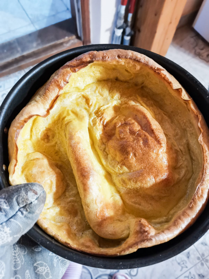 Clatita germana cu miere si fructe