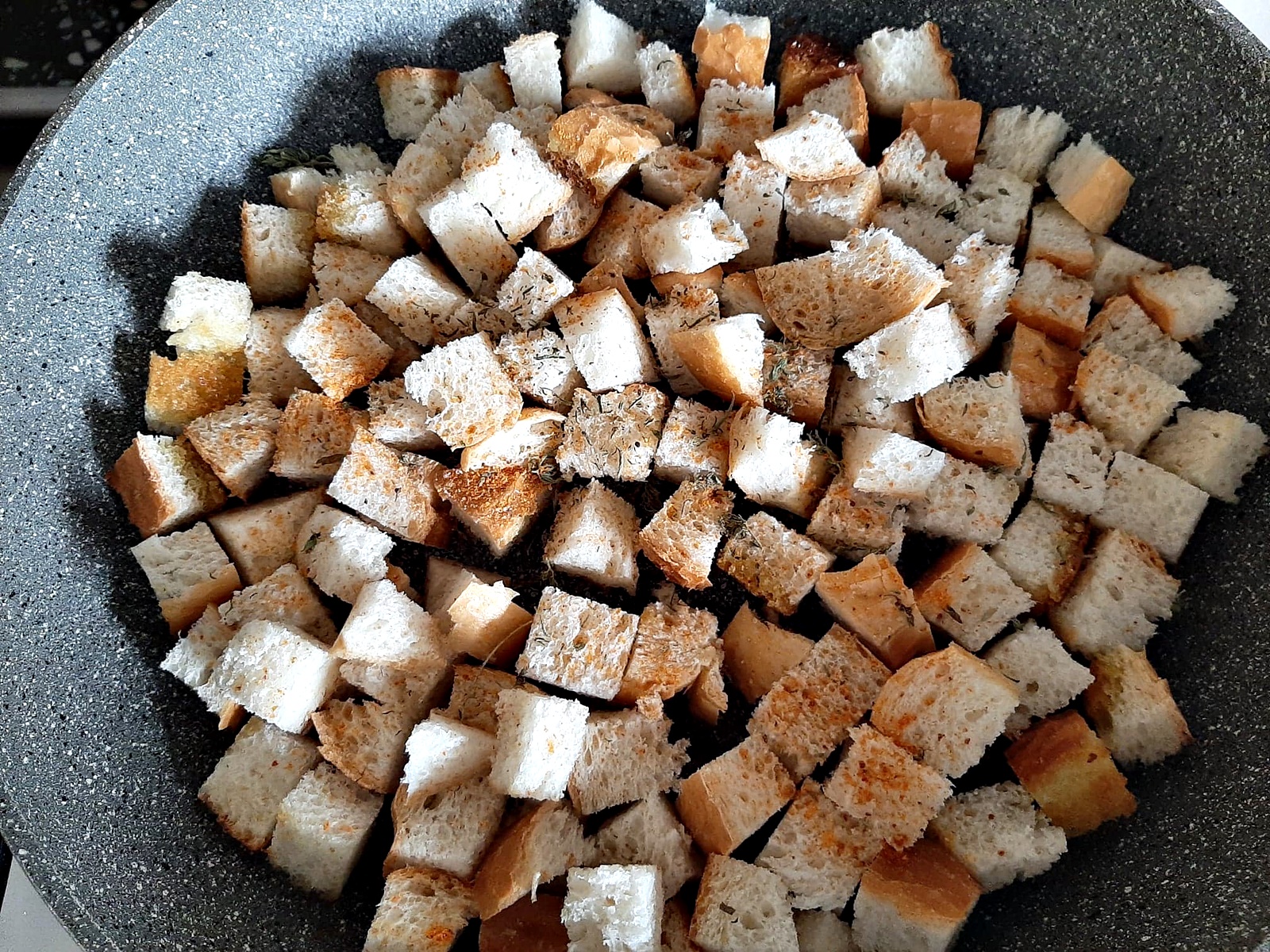 Crutoane rapide la tigaie