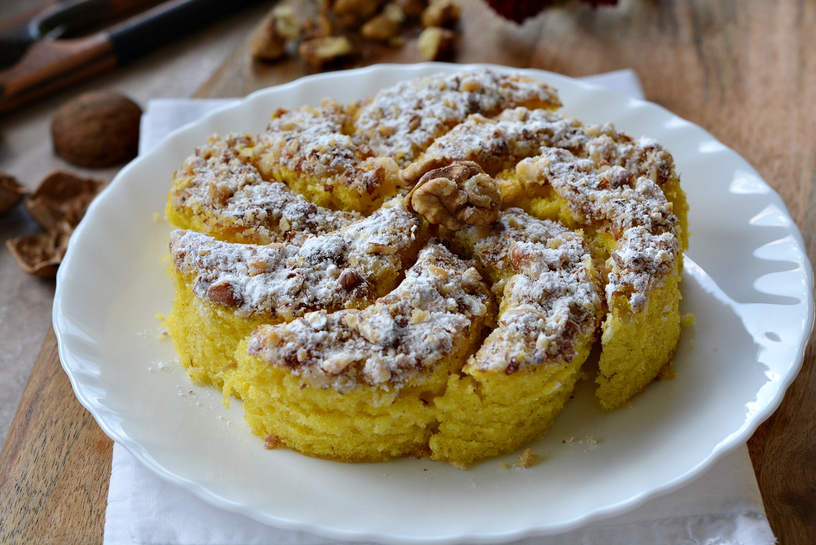 Prajitura Semiluna cu nuca si vanilie. Prajitura copilariei, ieftina si usor de facut