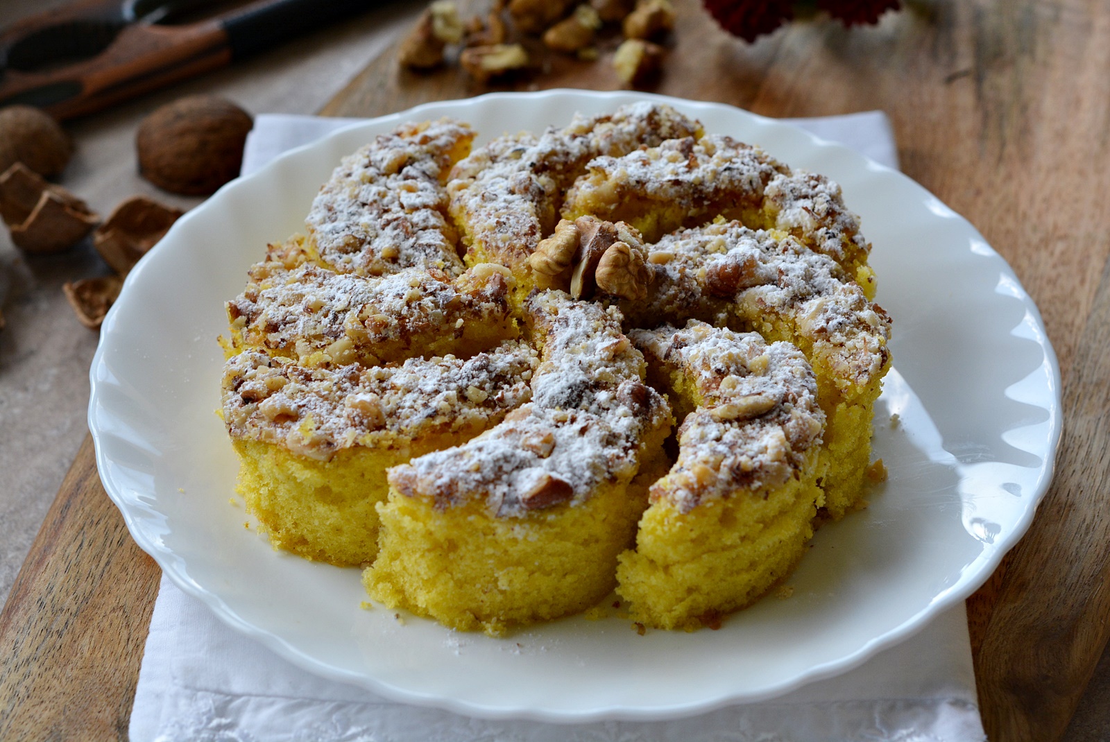 Prajitura Semiluna cu nuca si vanilie. Prajitura copilariei, ieftina si usor de facut