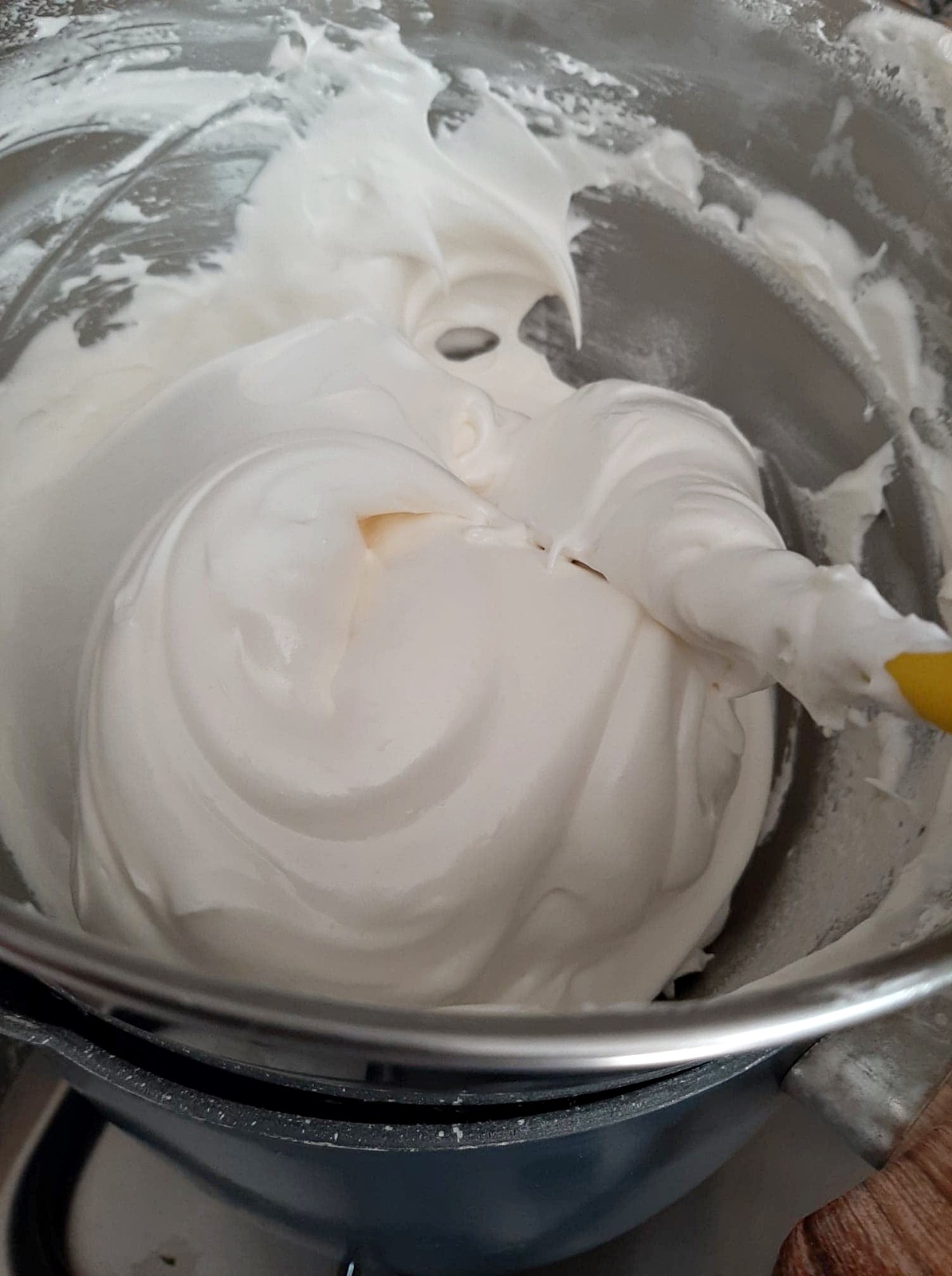 Nuga de casa. Reteta de desert cu gust de copilarie