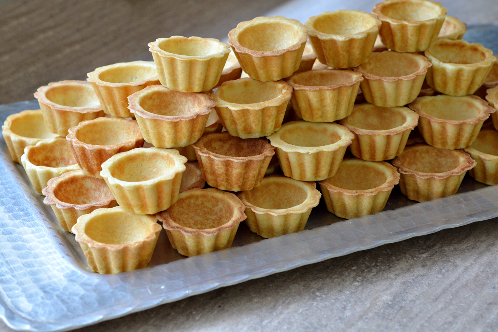 Cosulete pentru mini tarte -  reteta de coji dulci de mini tarte din aluat fraged