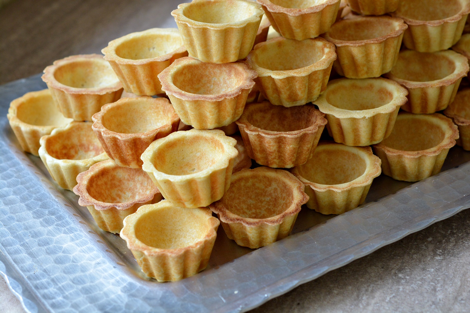 Cosulete pentru mini tarte -  reteta de coji dulci de mini tarte din aluat fraged