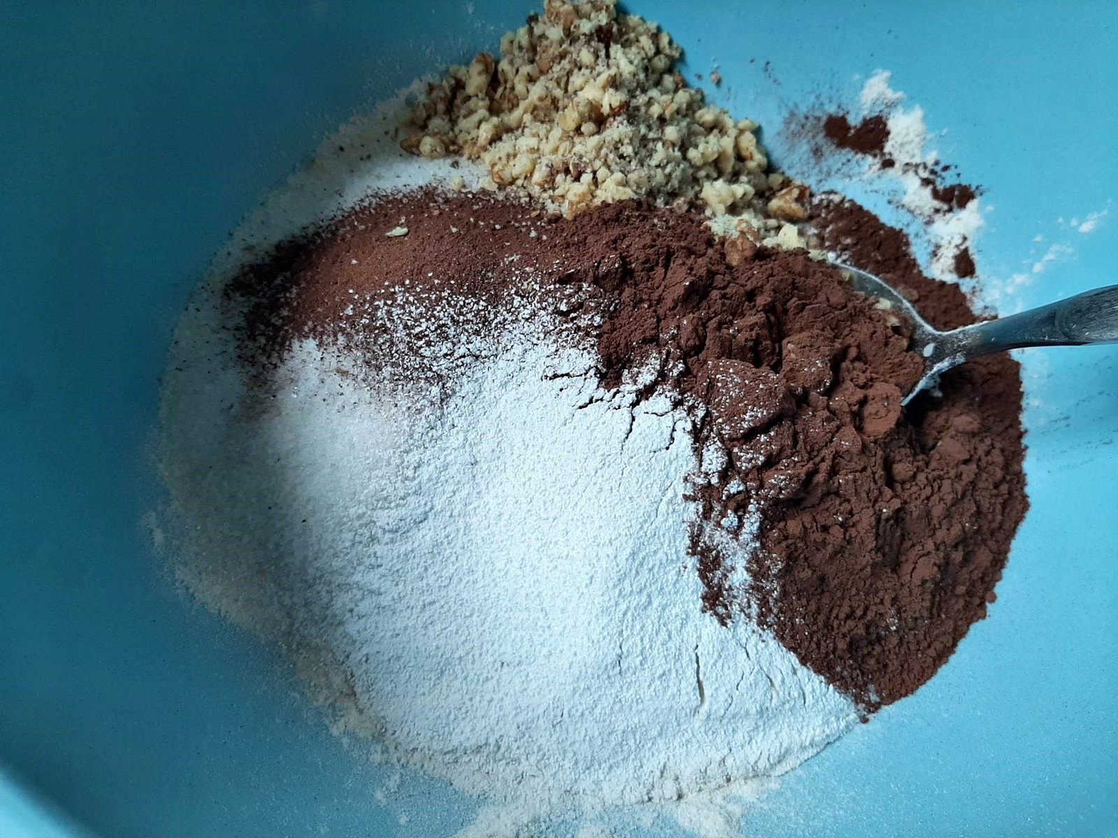 Negresa de post cu gem si nuci