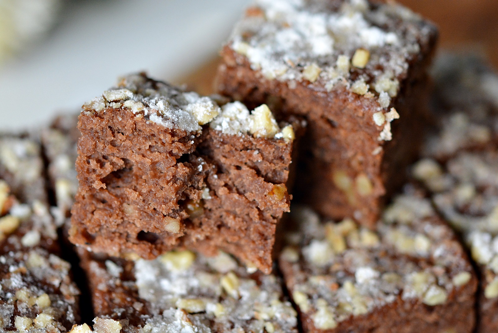 Negresa de post cu gem si nuci