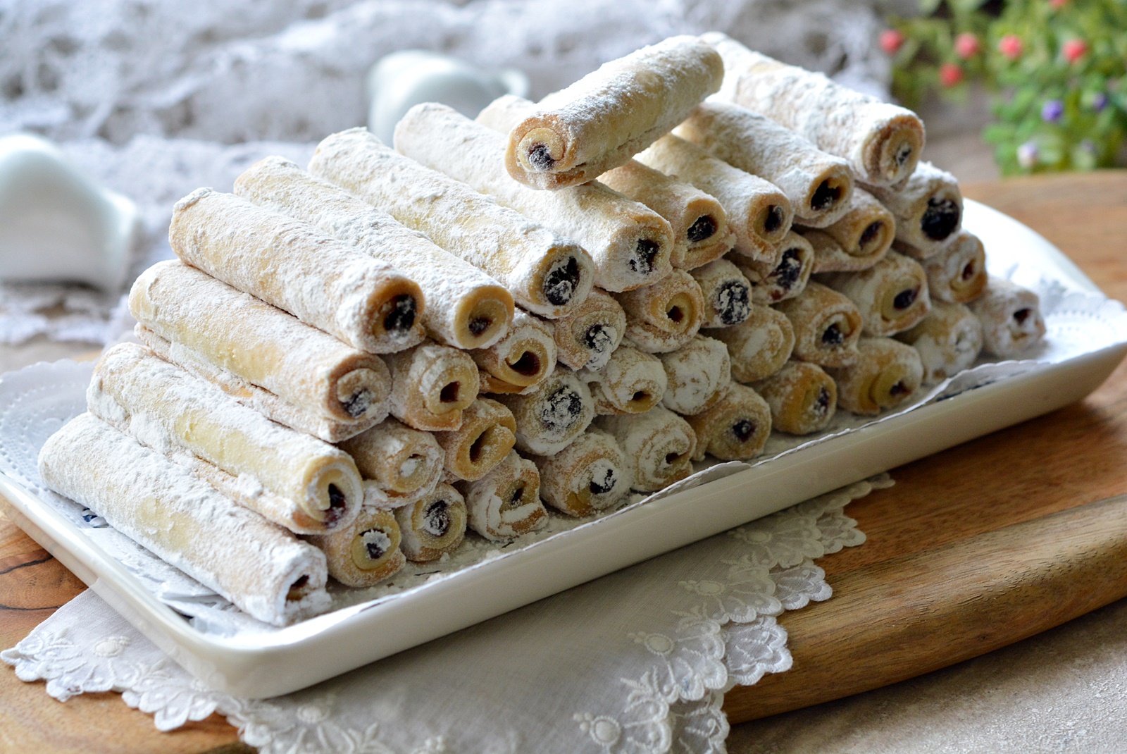 Cornulete tigarete. Reteta de cornulete fragede cu untura si magiun