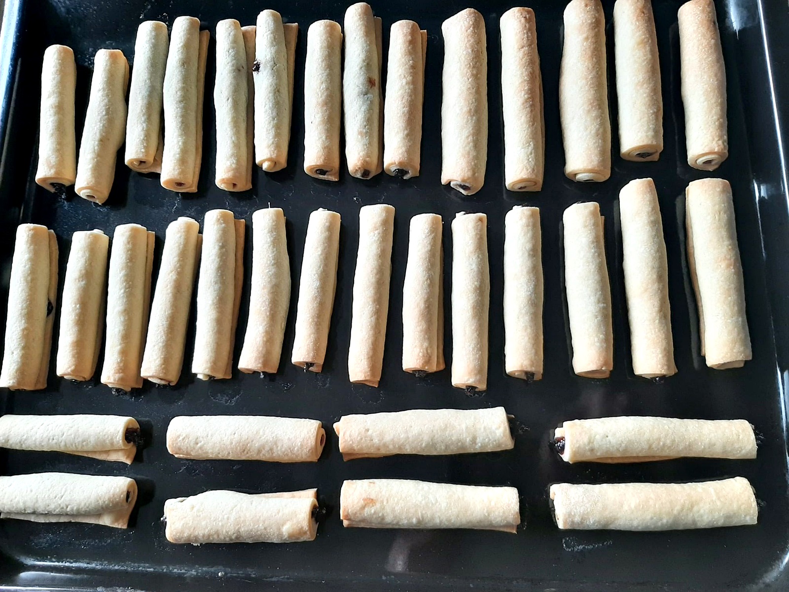 Cornulete tigarete. Reteta de cornulete fragede cu untura si magiun