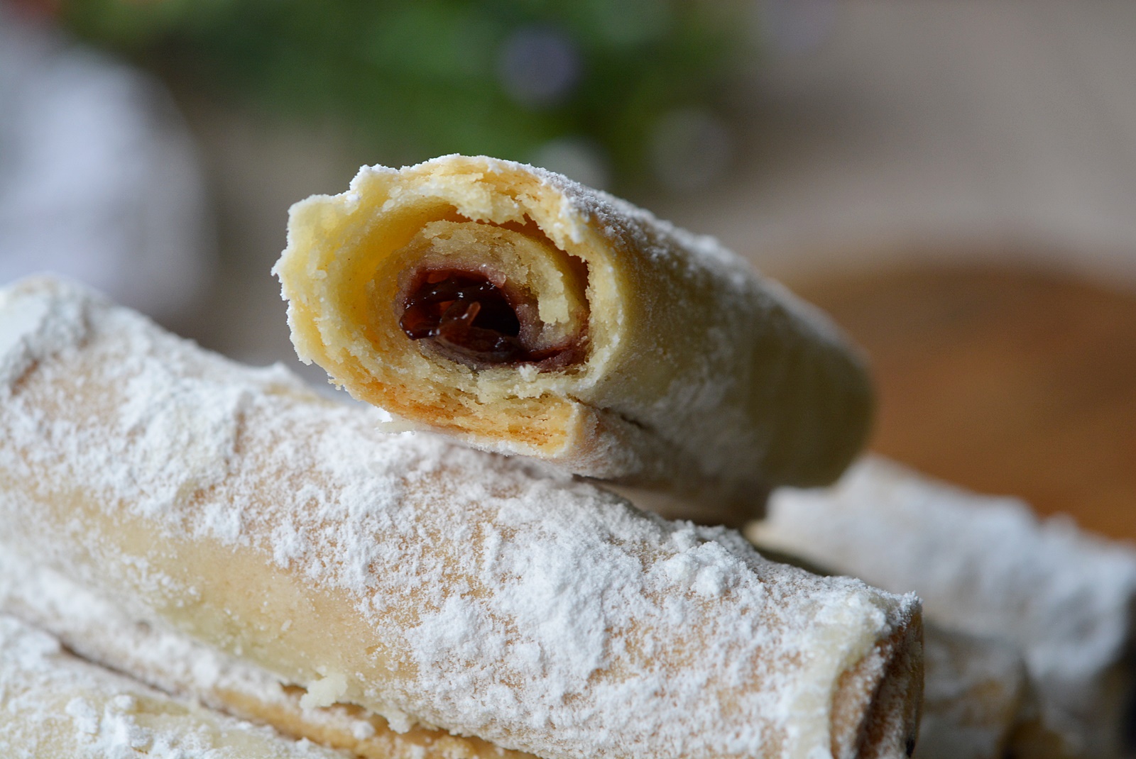 Cornulete tigarete. Reteta de cornulete fragede cu untura si magiun