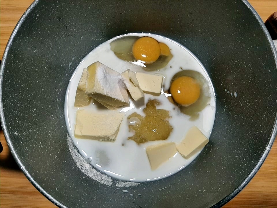 Foi cu miere si crema de ness cu nuci - reteta delicioasa si usor de preparat