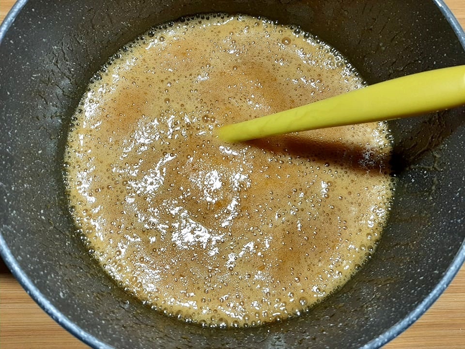 Foi cu miere si crema de ness cu nuci - reteta delicioasa si usor de preparat