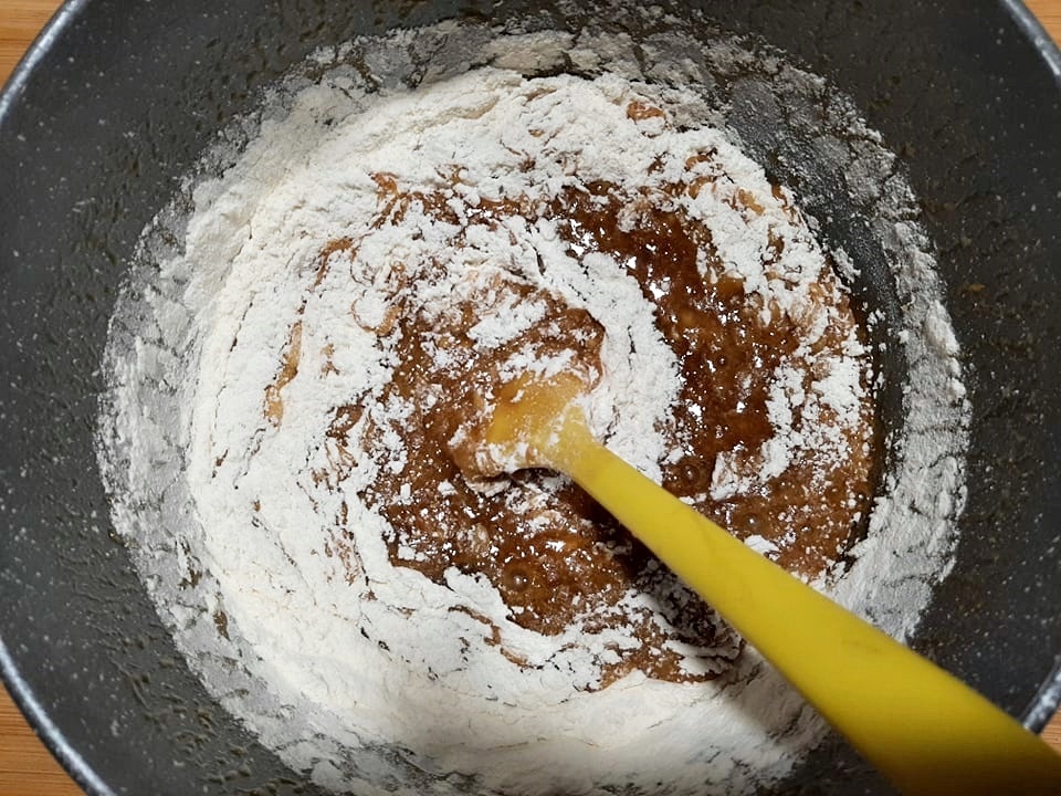 Foi cu miere si crema de ness cu nuci - reteta delicioasa si usor de preparat