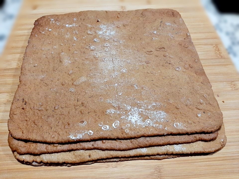 Foi cu miere si crema de ness cu nuci - reteta delicioasa si usor de preparat