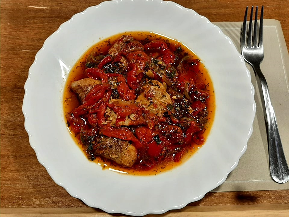 Tocanita de ardei copt cu carne de porc