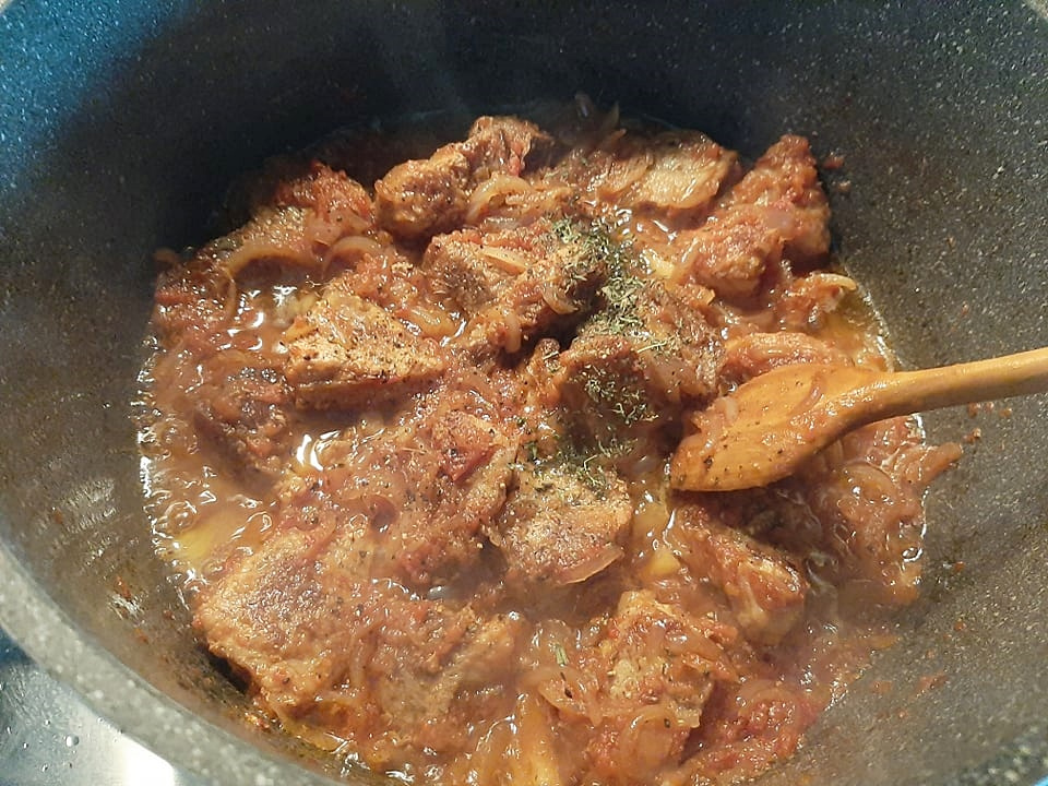 Tocanita de ardei copt cu carne de porc