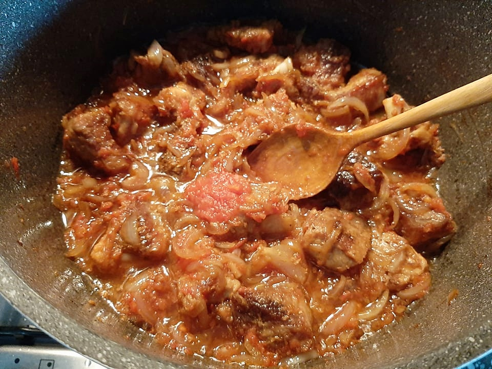 Tocanita de ardei copt cu carne de porc