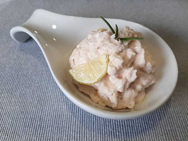 Salata de icre. Reteta simpla si delicioasa explicata pas cu pas