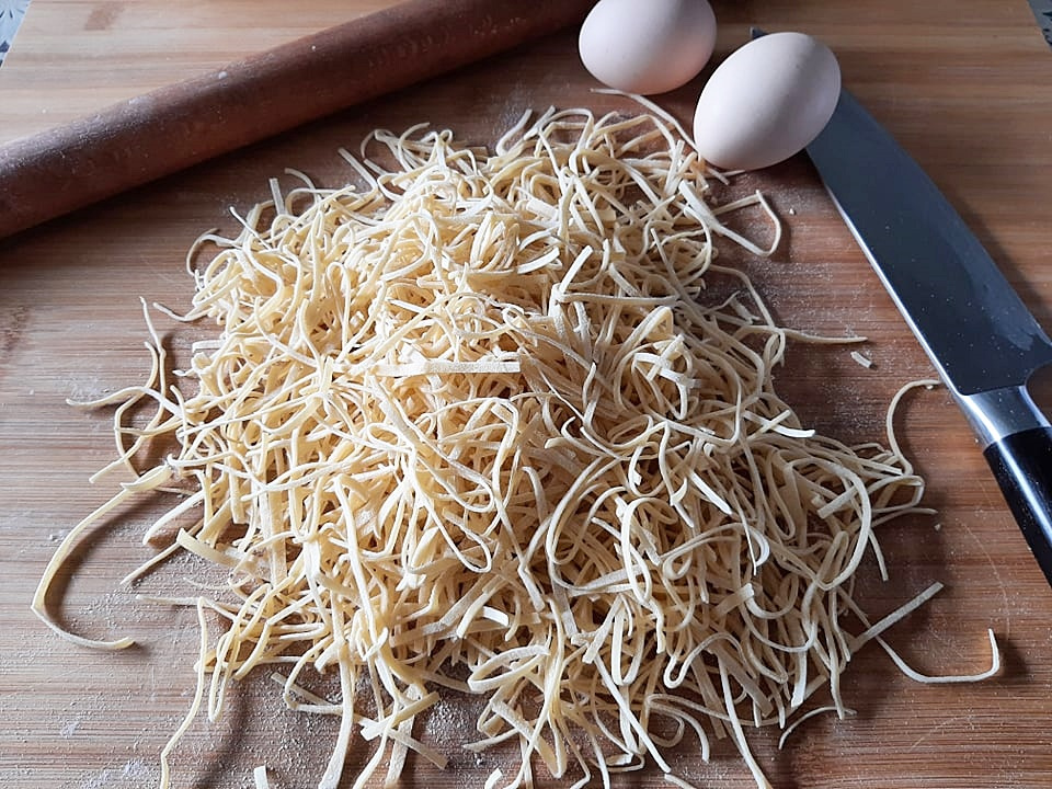 Taitei de casa. Reteta traditionala, simpla si gustoasa