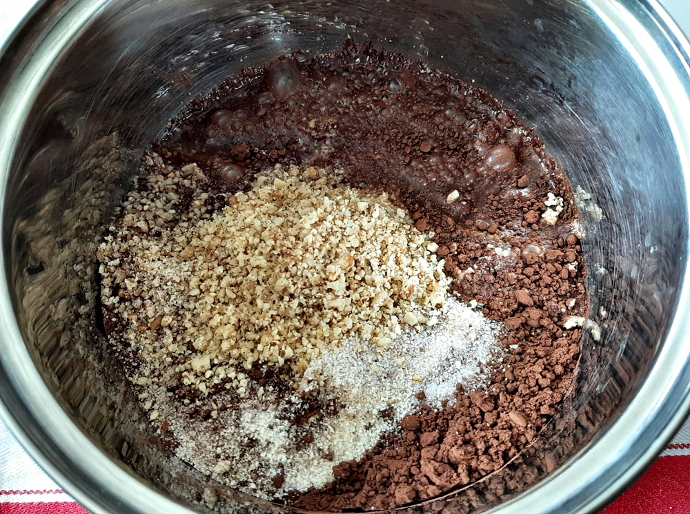 Crema economica cu nuca si cacao. Reteta fara oua, unt sau lapte, usor de facut si delicioasa