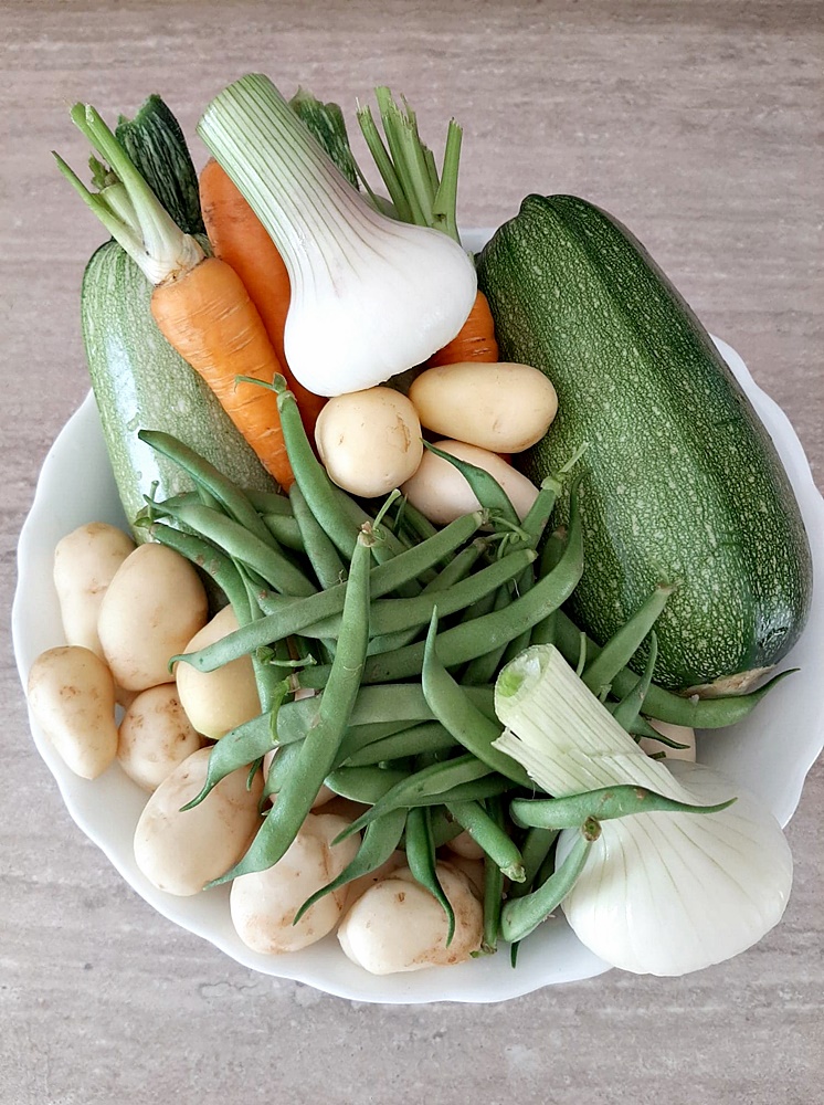 Ciorba de legume cu taitei din omleta. Reteta simpla, delicioasa si sanatoasa