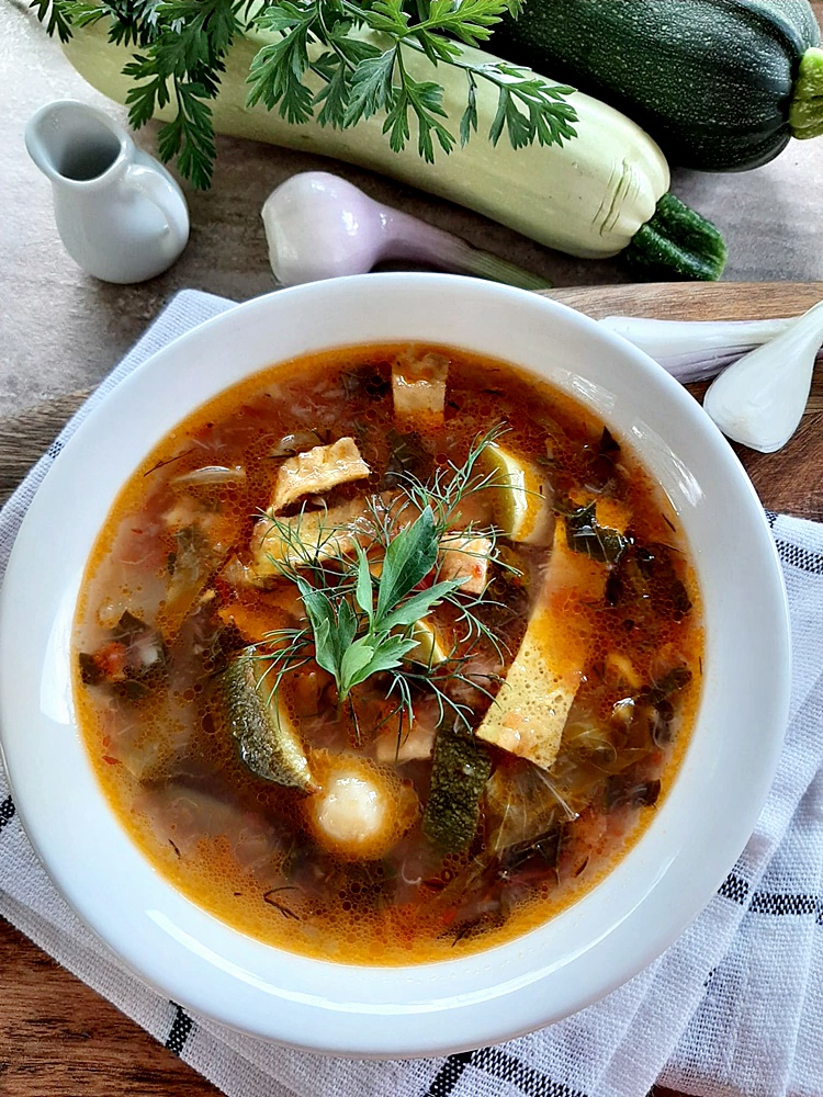 Ciorba de legume cu taitei din omleta. Reteta simpla, delicioasa si sanatoasa