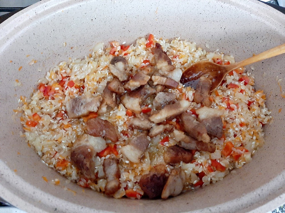 Orez cu carne de porc