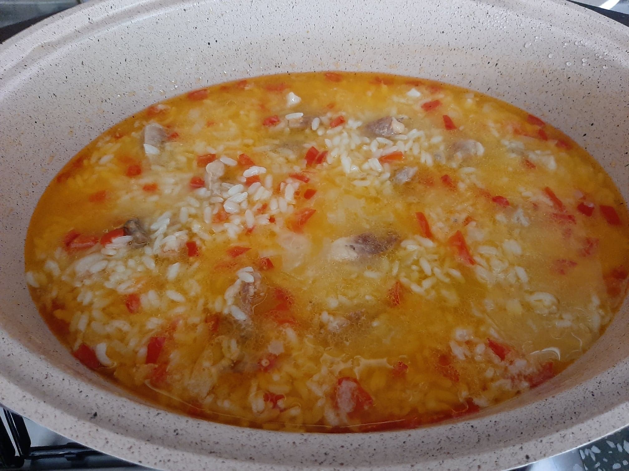 Orez cu carne de porc