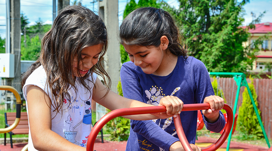 Aproape jumătate din copiii români se luptă zi de zi cu sărăcia. Susține-i alături de Zahăr Mărgăritar și CONCORDIA!