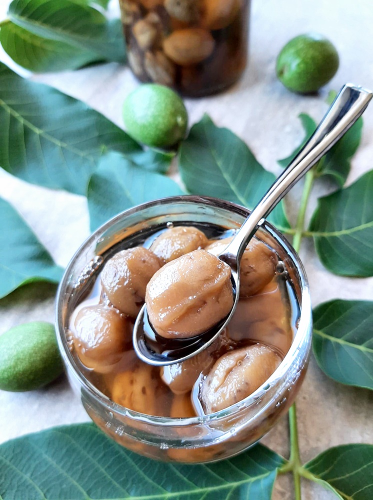 Dulceata de nuci verzi