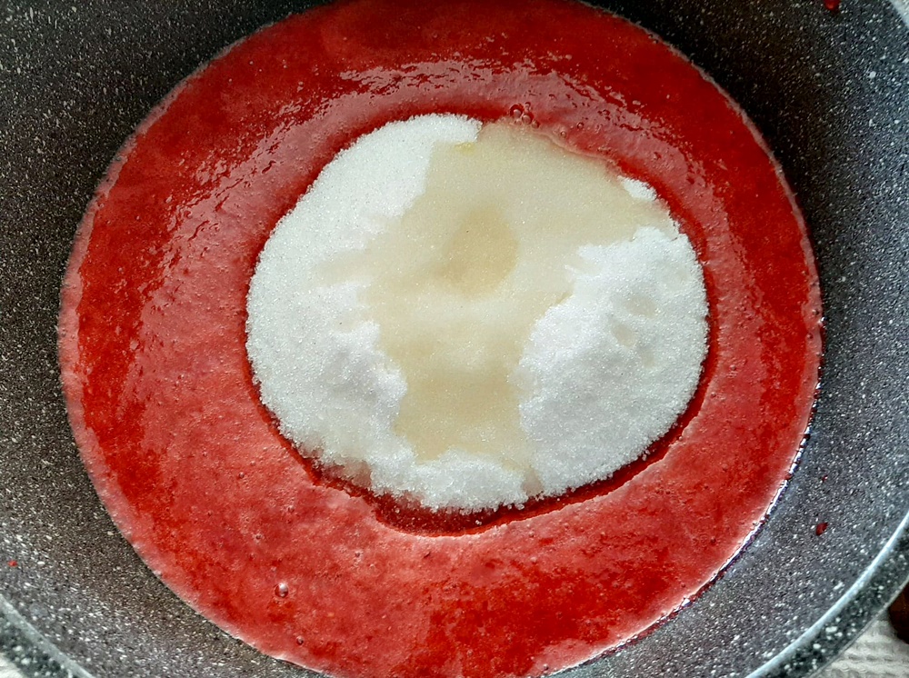 Jeleu de zmeura. Perfect pentru micul dejun, torturi si prajituri