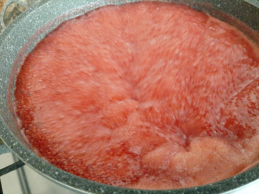 Jeleu de zmeura. Perfect pentru micul dejun, torturi si prajituri