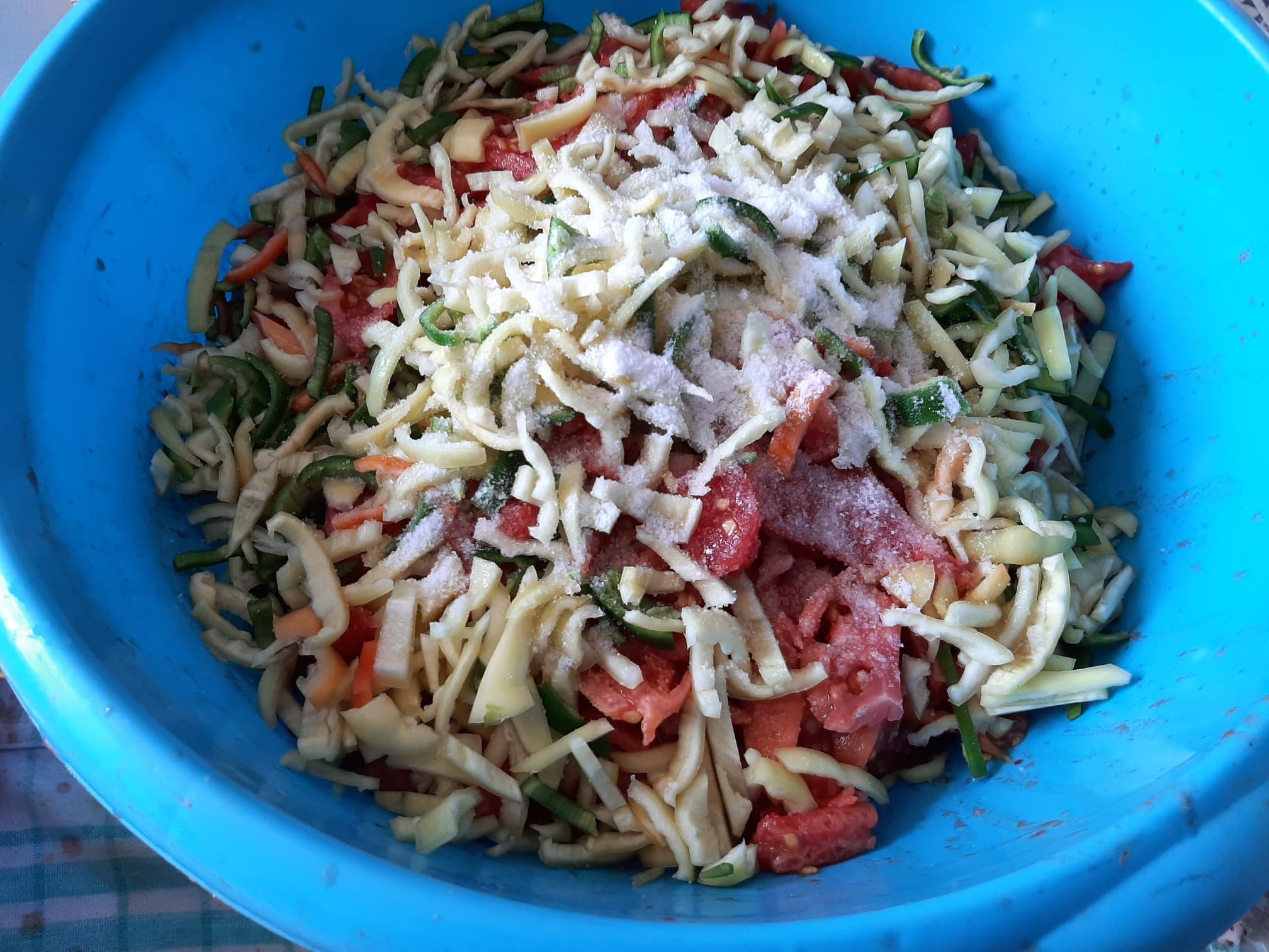 Rosii felii cu ardei la borcan. O conserva delicioasa care nu trebuie sa lipseasca din nicio camara