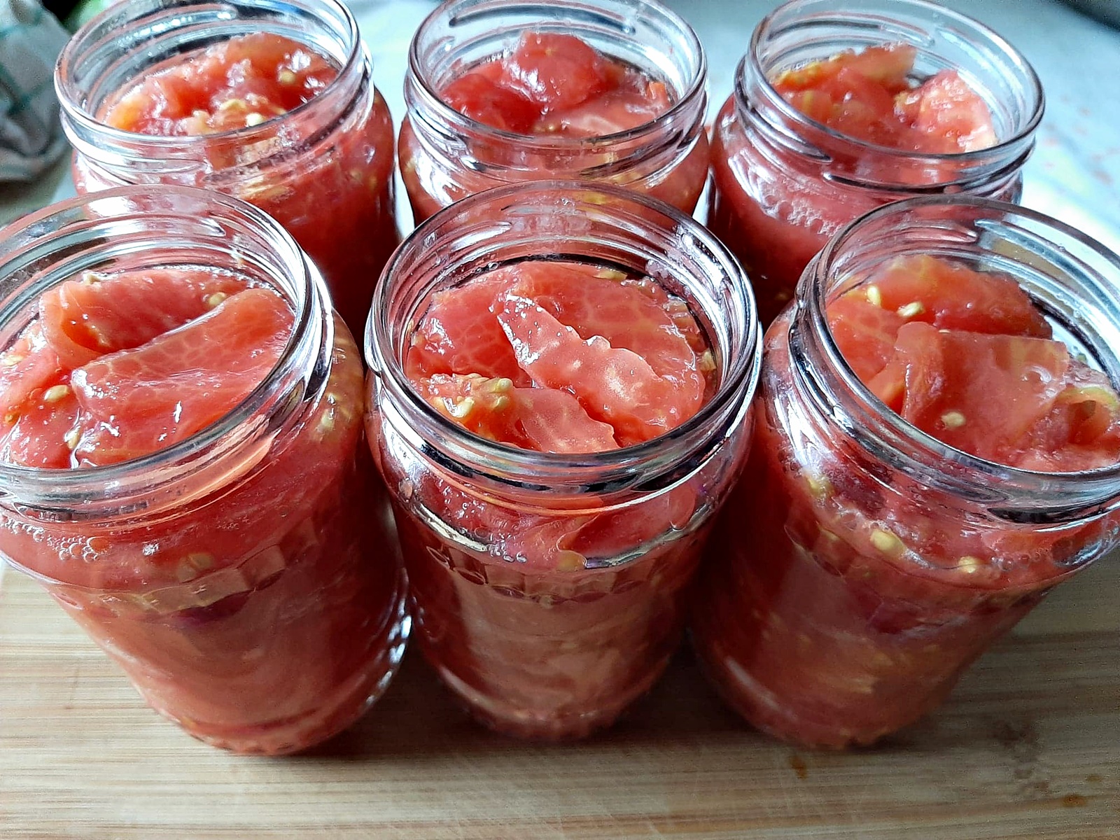 Rosii in suc propriu. O conserva simpla, naturala si gustoasa