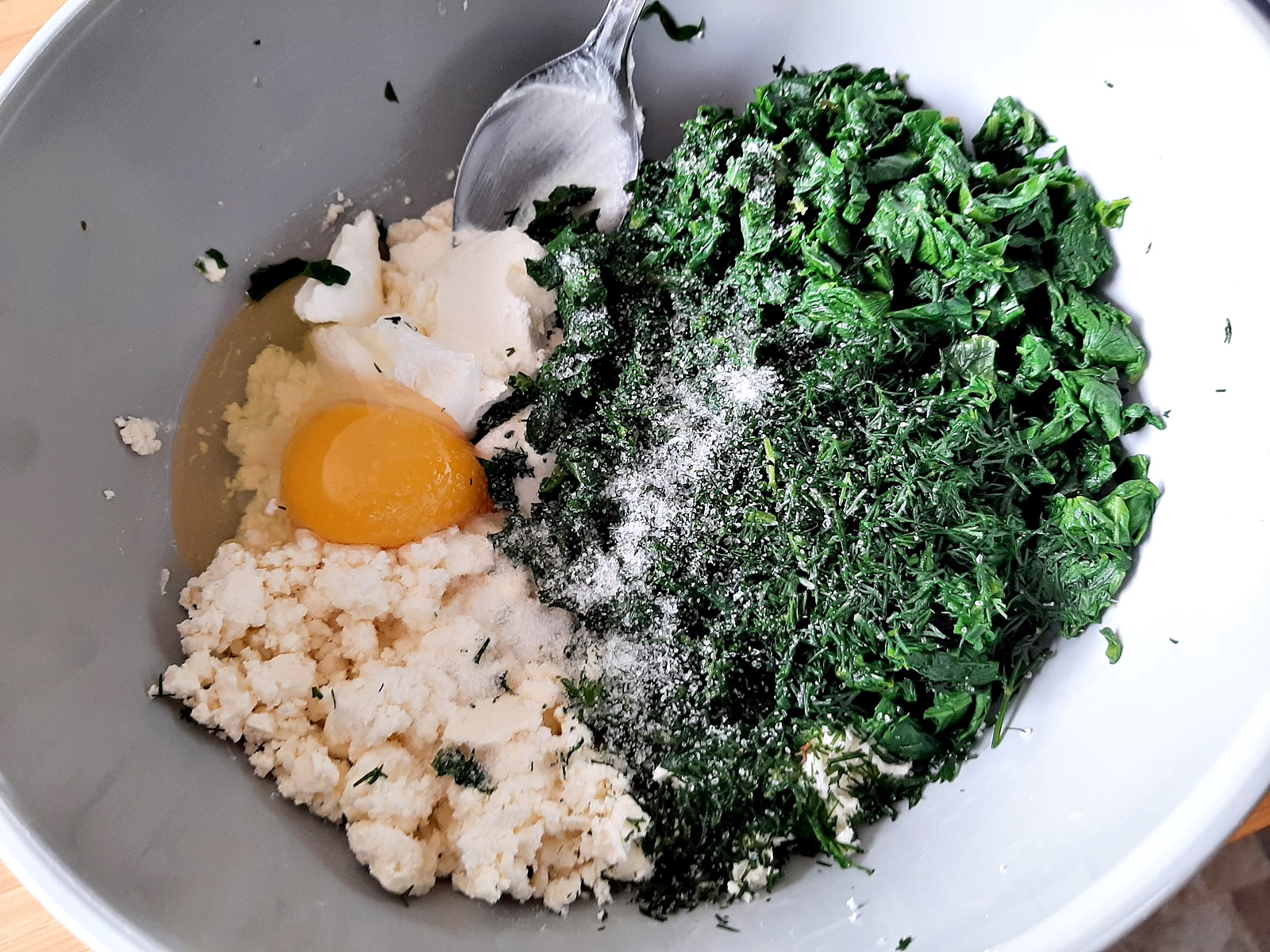 Placinta spirala cu spanac si branza in aluat foietaj