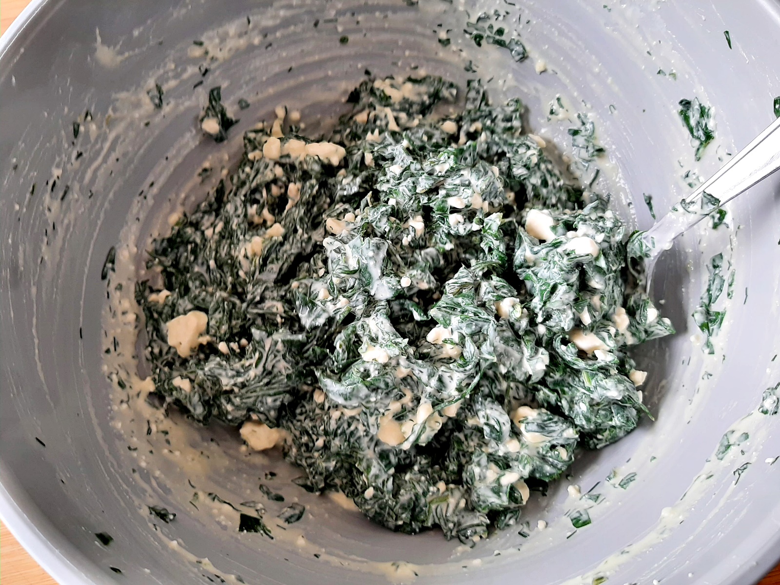 Placinta spirala cu spanac si branza in aluat foietaj