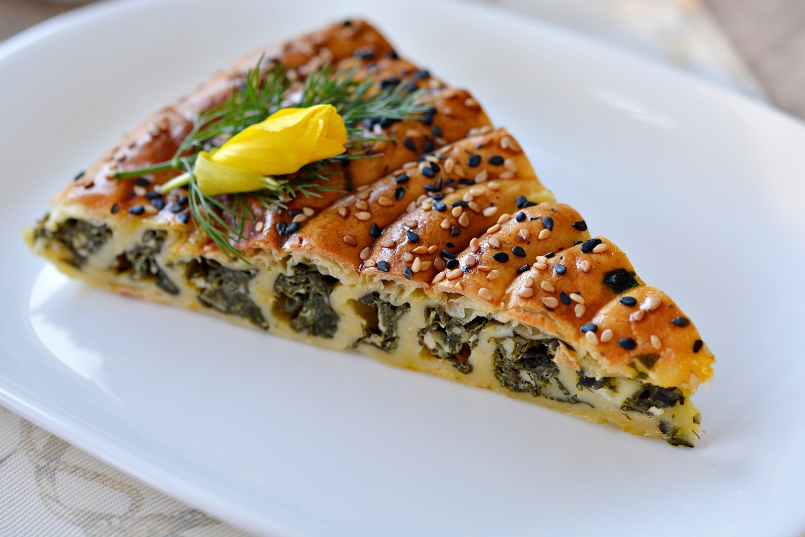 Placinta spirala cu spanac si branza in aluat foietaj