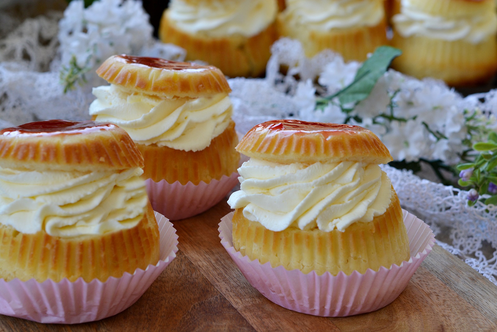 Savarine de casa. Reteta clasica de savarine din aluat dospit