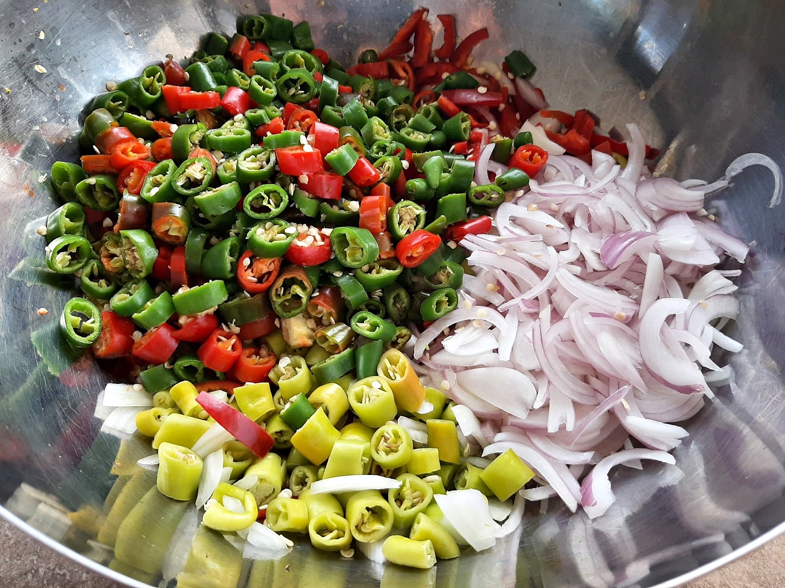 Salata de ardei iuti. O conserva picanta si delicioasa pentru iarna