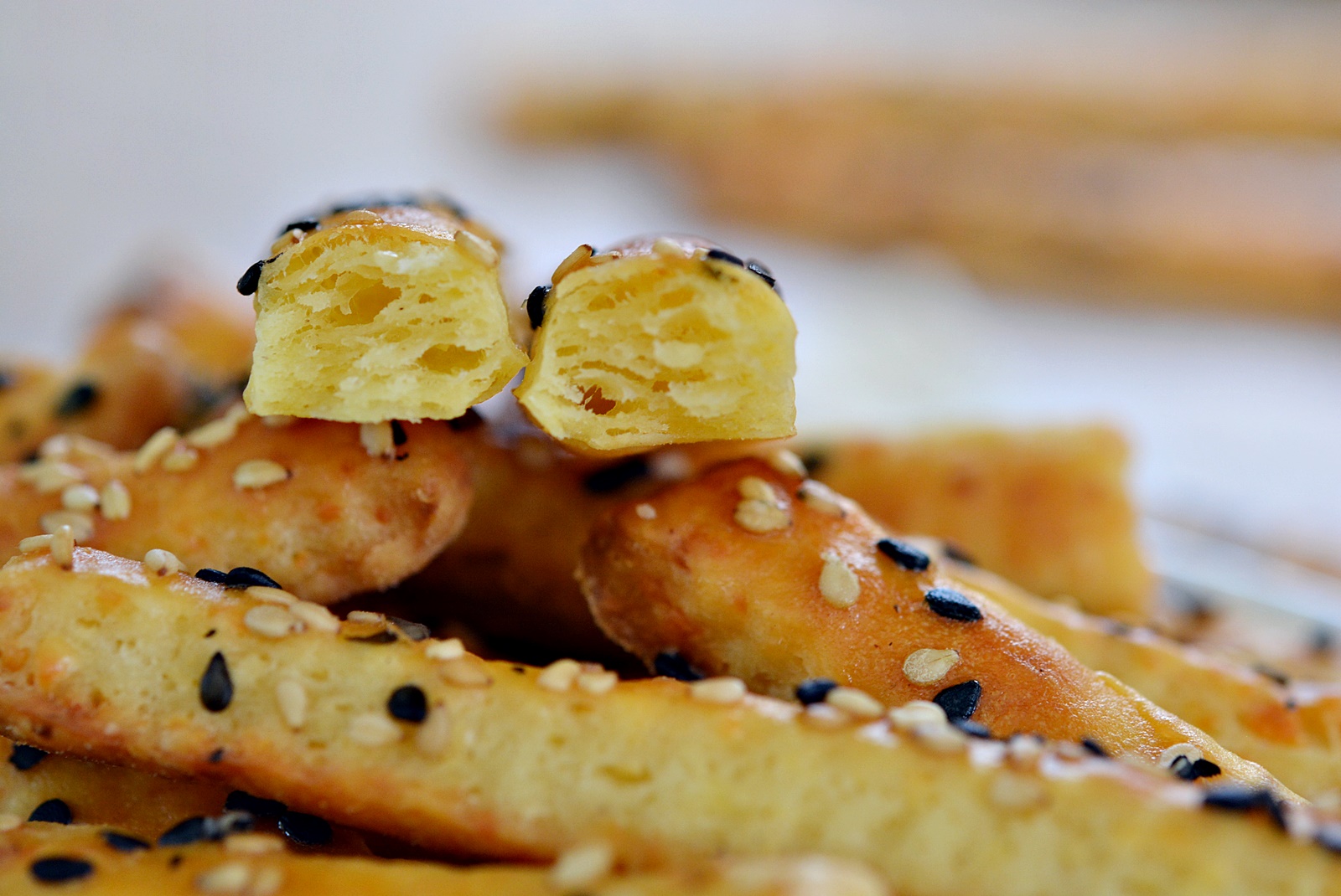 Saratele cu branza, fragede, foietate si foarte gustoase