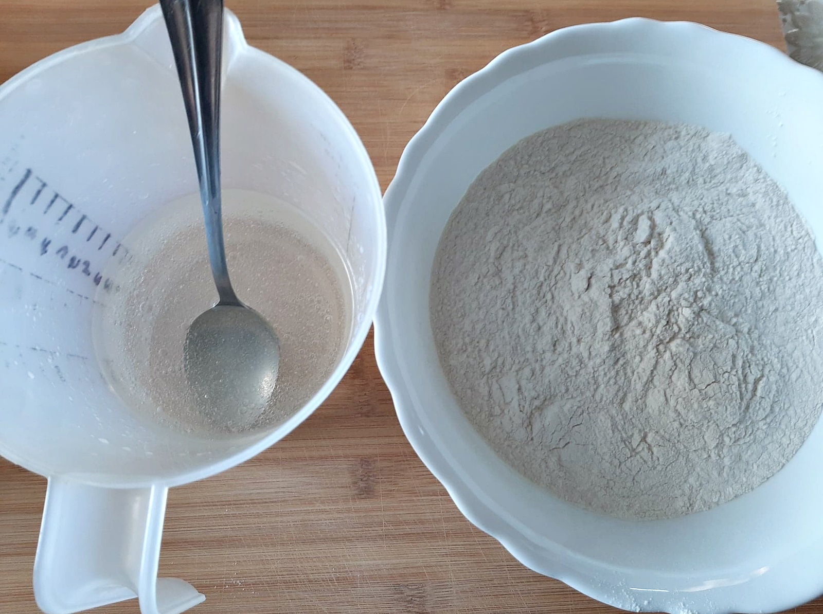 Aluat pentru foi de placinta. Cea mai simpla si economica reteta