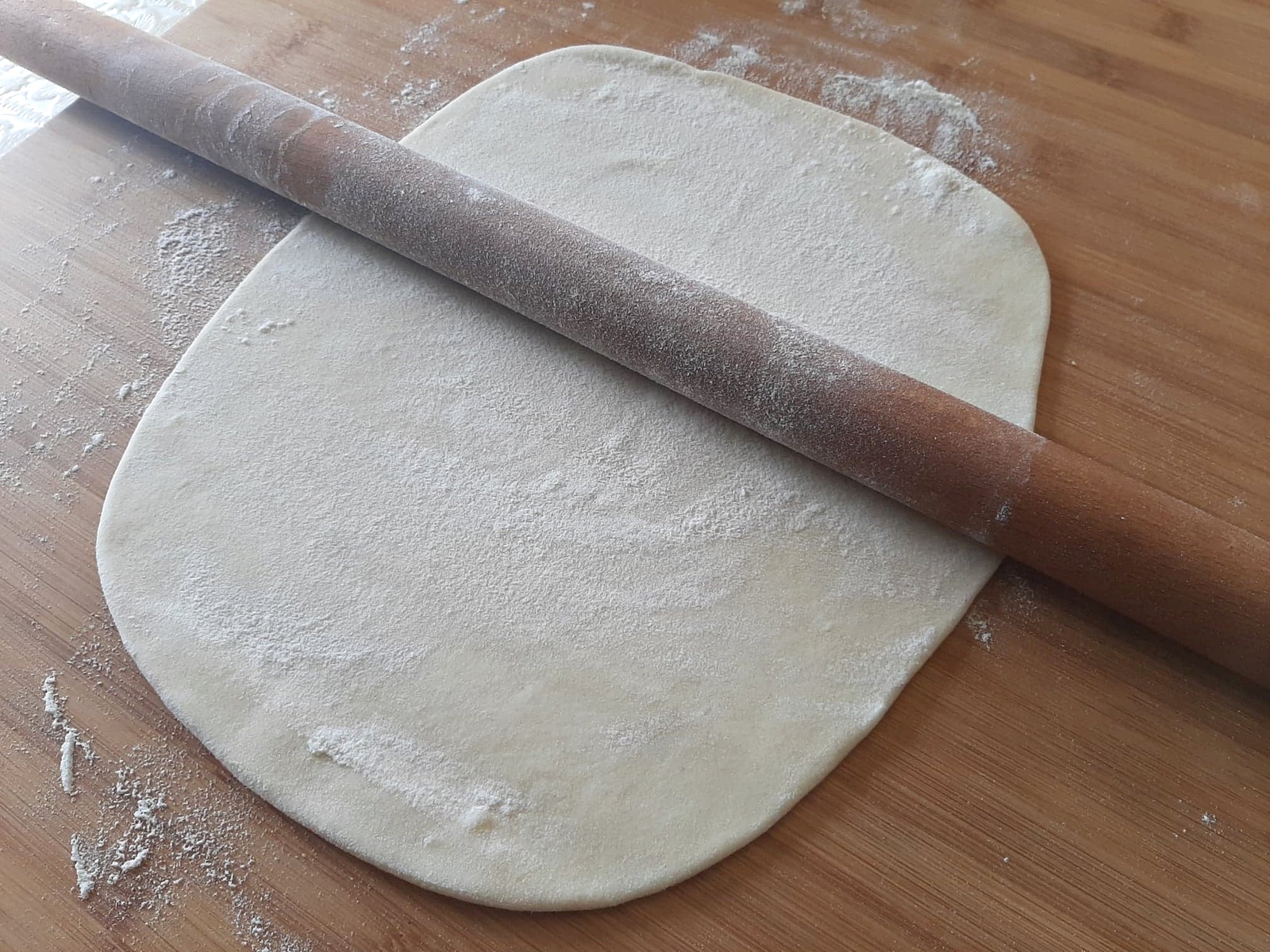 Aluat pentru foi de placinta. Cea mai simpla si economica reteta