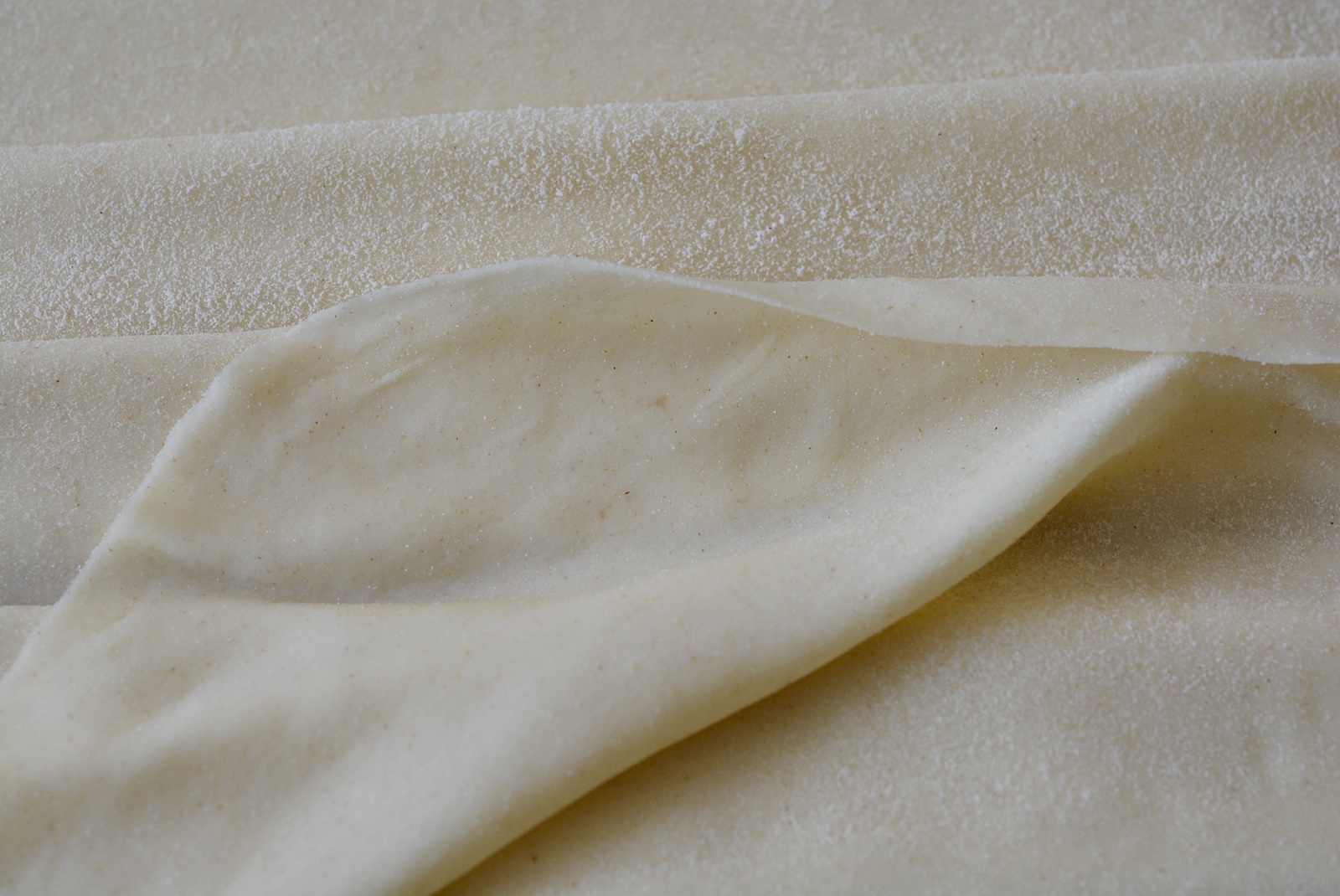 Aluat pentru foi de placinta. Cea mai simpla si economica reteta